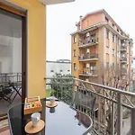 Modern And Comfortable In Cenisio Area * Milánó