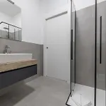 Modern And Comfortable In Cenisio Area Apartman