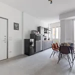 Modern And Comfortable In Cenisio Area Apartman *