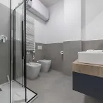 Modern And Comfortable In Cenisio Area Apartman