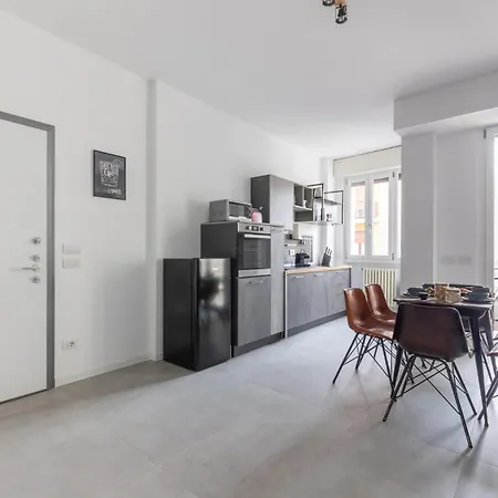Modern And Comfortable In Cenisio Area Apartment *