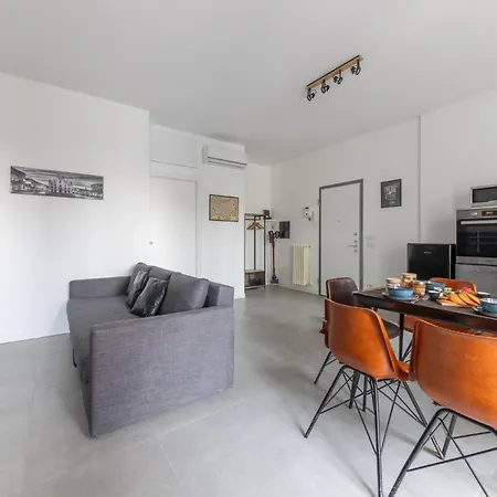 Modern And Comfortable In Cenisio Area Apartment