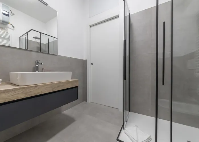Modern And Comfortable In Cenisio Area Apartament