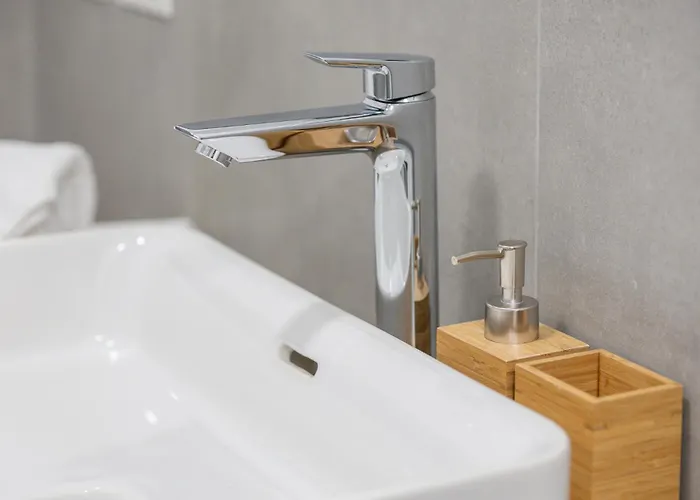Modern And Comfortable In Cenisio Area Mediolan