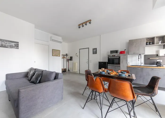 Modern And Comfortable In Cenisio Area Mediolan