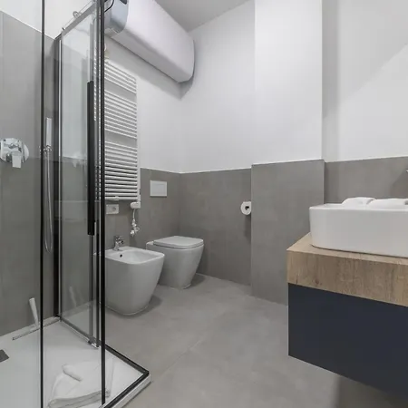 Modern And Comfortable In Cenisio Area 아파트