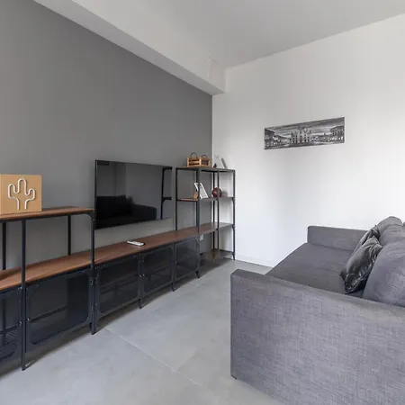 Modern And Comfortable In Cenisio Area 아파트 *