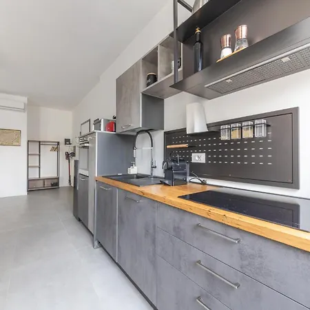 아파트 Modern And Comfortable In Cenisio Area 밀라노