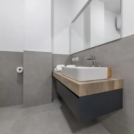 Modern And Comfortable In Cenisio Area 아파트 *